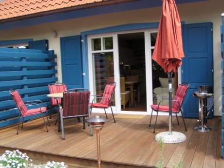 Terrassen-Schiebetür und Holzklappläden